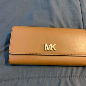 Michael KORS Montgomery carry all wallet